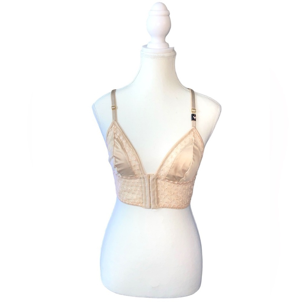 🆕Victoria’s Secret - Satin front closure micro floral embroidered bralette